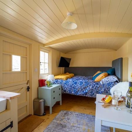 The Baytree Shepherds Hut Villa Stonehouse  Exteriör bild