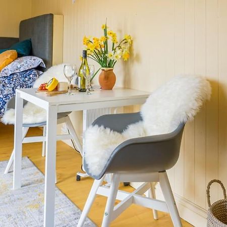 The Baytree Shepherds Hut Villa Stonehouse  Exteriör bild
