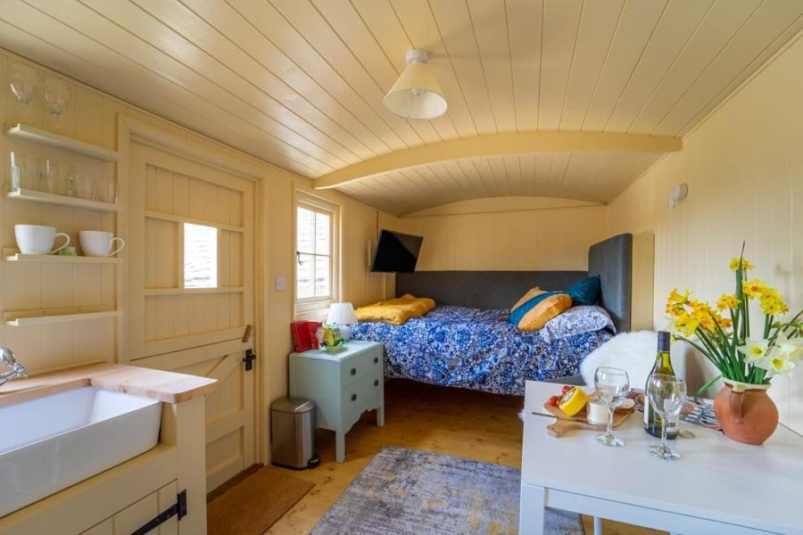 The Baytree Shepherds Hut Villa Stonehouse  Exteriör bild