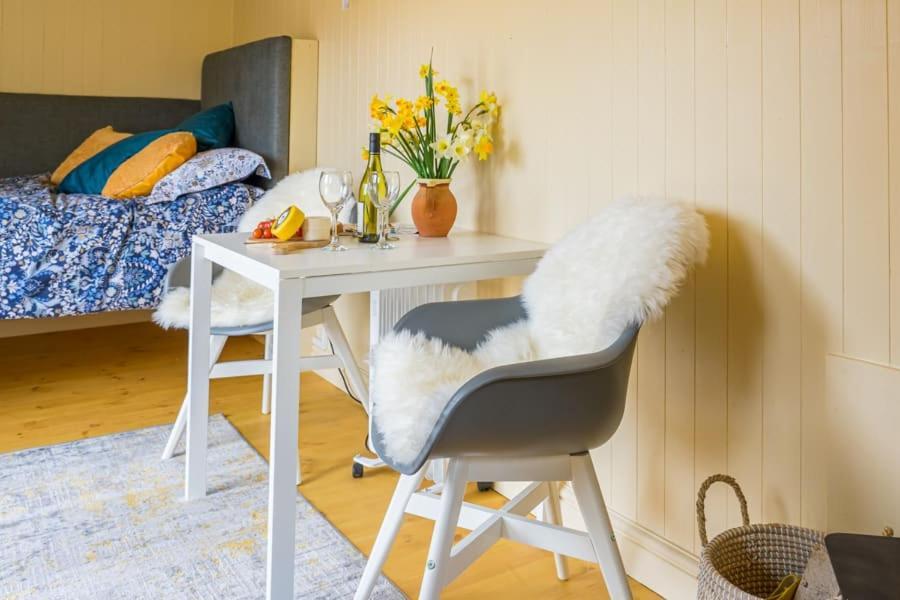 The Baytree Shepherds Hut Villa Stonehouse  Exteriör bild